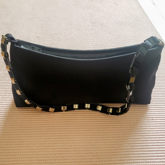 SOLD - Vintage Salvatore Ferragamo Shoulder Baguette Vara Bag with Metal Links - Picture 4 of 13